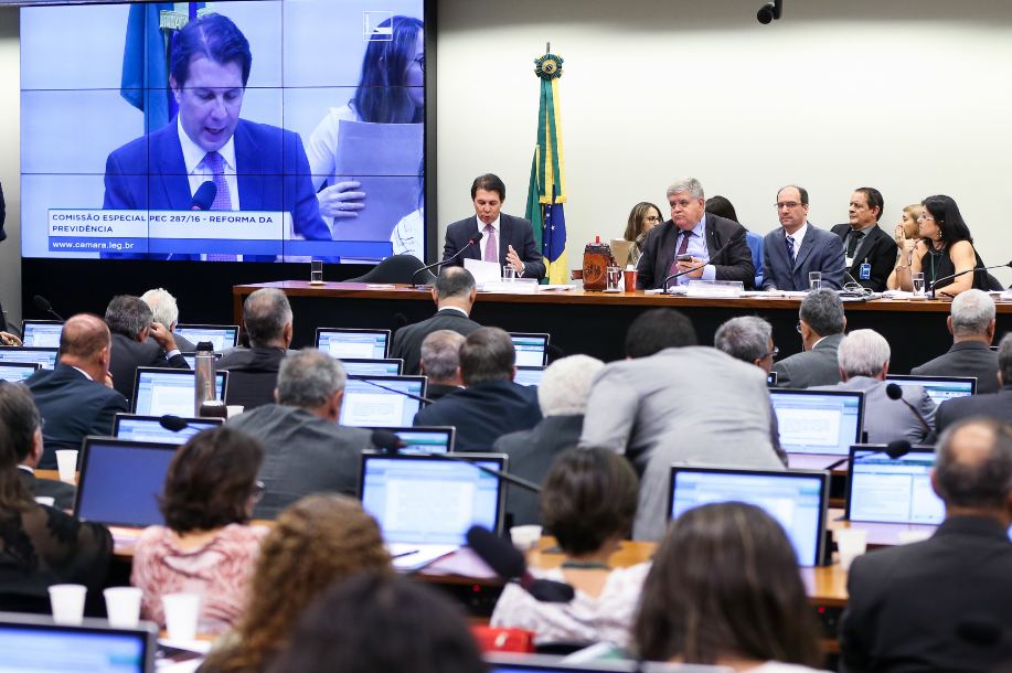 Texto da reforma da Previdência chegou à Câmara no fim de 2016 e agora precisa de pelo menos 308 votos em Plenário para ser aprovado - Foto: Marcelo Camargo/Agência Brasil Texto da reforma da Previdência chegou à Câmara no fim de 2016 e agora precisa de pelo menos 308 votos em Plenário para ser aprovado